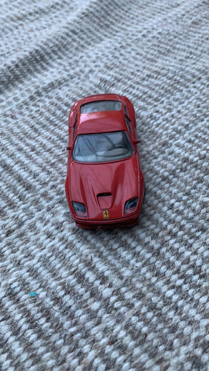 Jouet miniature voiture Ferrari fabrique en Italie style majorette vintage