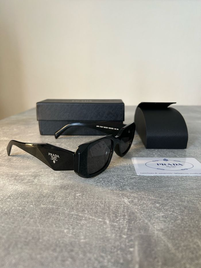Lunettes de soleil Prada  noir PR 17WS femme
