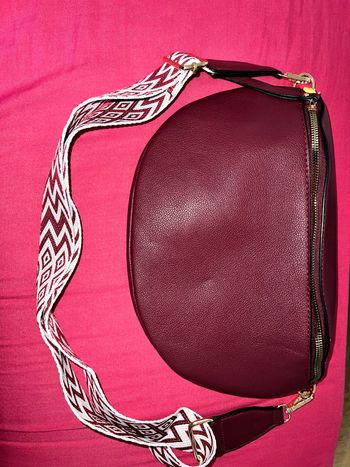 Bananes en cuir synthétique