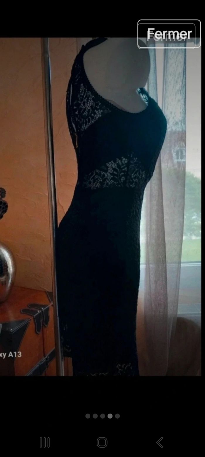 Petite robe noire en dentelle - photo numéro 3