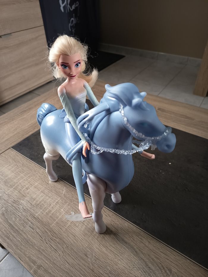 Reine des neiges et son cheval - photo numéro 2