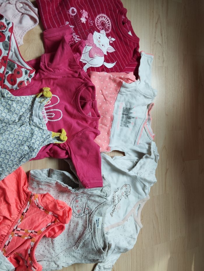 Lot vêtements fille 1 mois - photo numéro 2