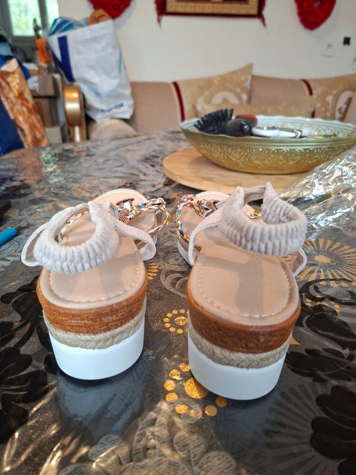 Sandale femme neuve taille 44 tallon 5 ,5 cm prix 10 euro - photo numéro 3