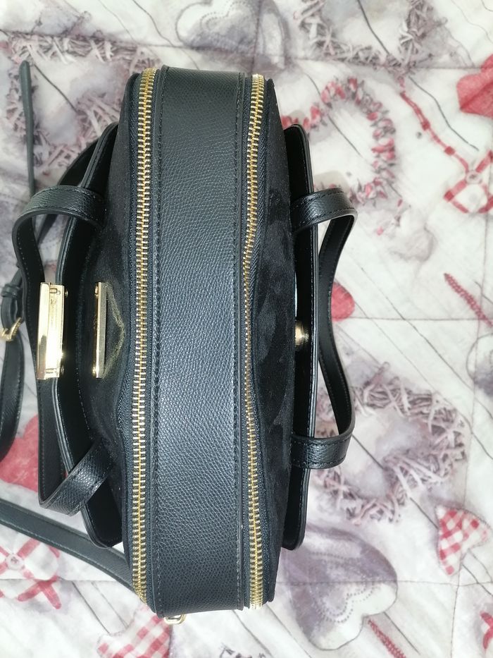 Sac à main & bandoulière en simili cuir et velours - noir avec details doré - Carpisa - photo numéro 3