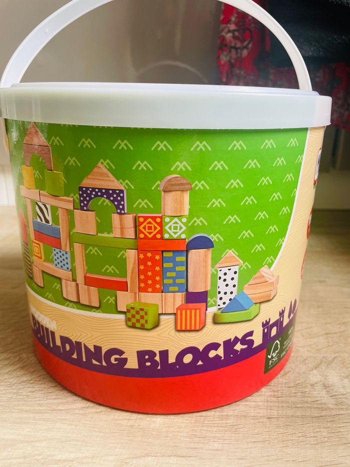 Seau de construction bois neuf