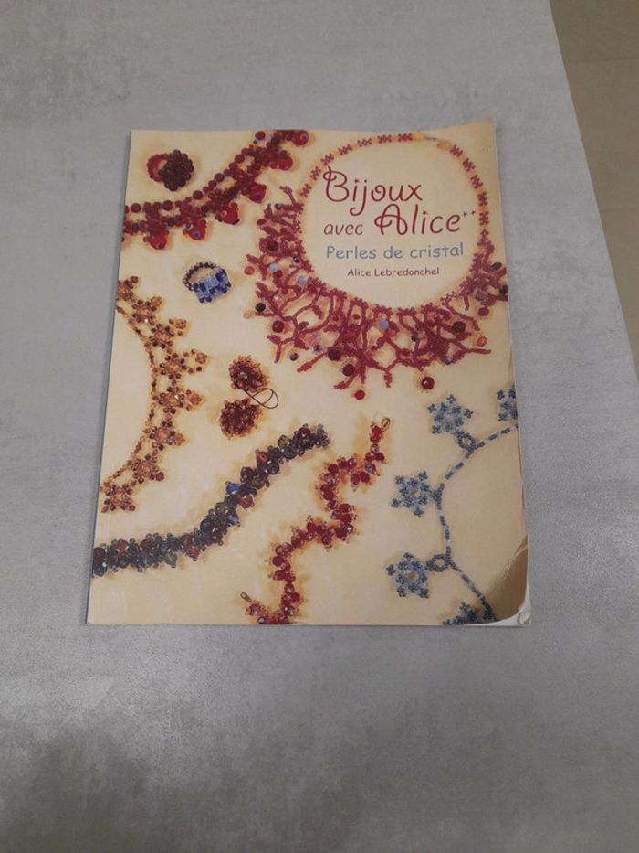 Livre Bijoux avec Alice