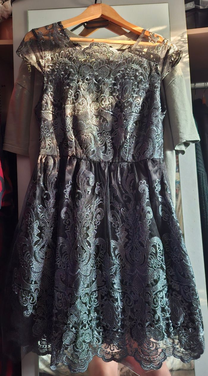 Robe noir argenté brodé