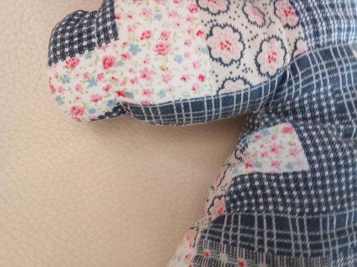 Doudou Moulin Roty vite un câlin poupée chiffon tissu 1997 bleu marine tissu style  patchwork  fleurs fleuri floral visage peint - photo numéro 8