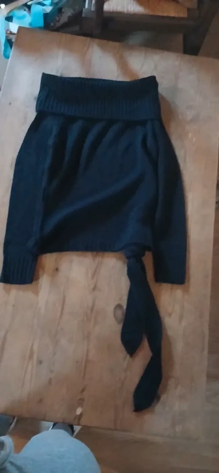 Pull noir