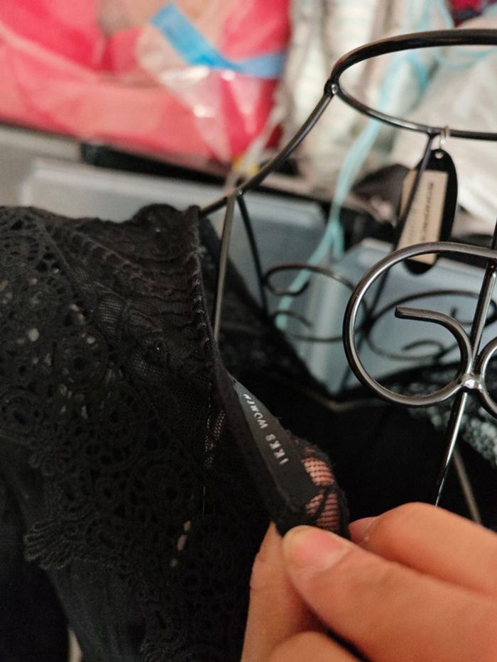 Robe manches longues Col v en noir uni - photo numéro 3