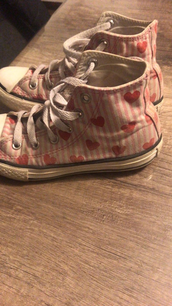 Converse rose avec petit coeur - photo numéro 2