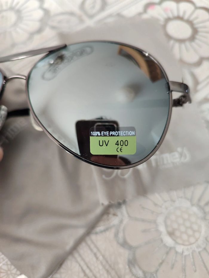 Lunettes de soleil miroir neuves - photo numéro 2