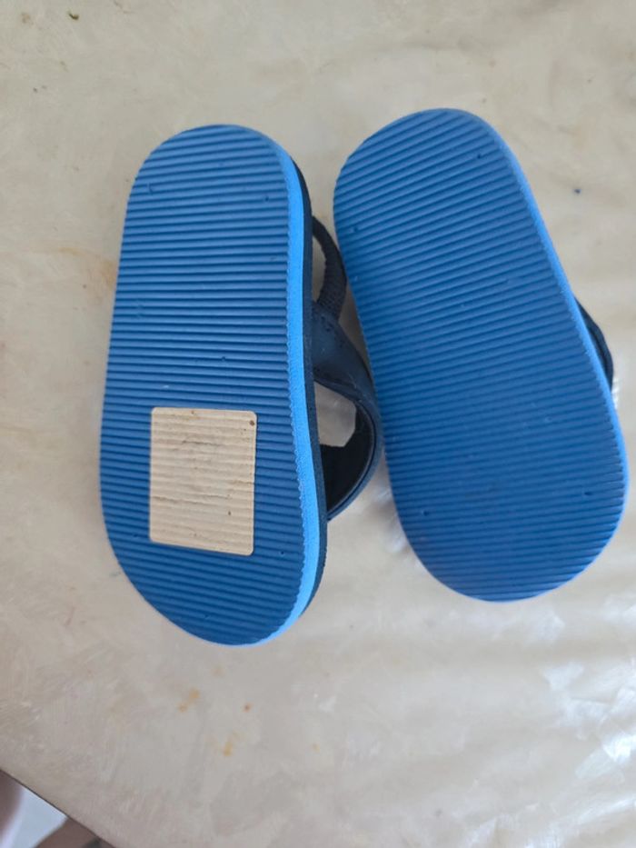 Tongs taille 23 - photo numéro 2
