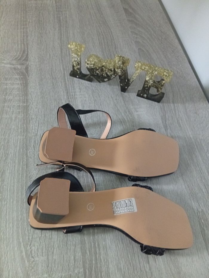 Jolie paire de sandales tressé p'tit talon - photo numéro 4