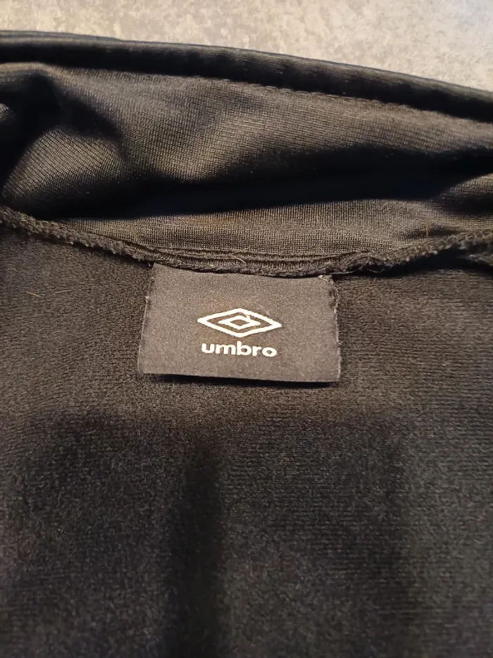 Vends veste de jogging Umbro taille 11-12 ans. - photo numéro 3