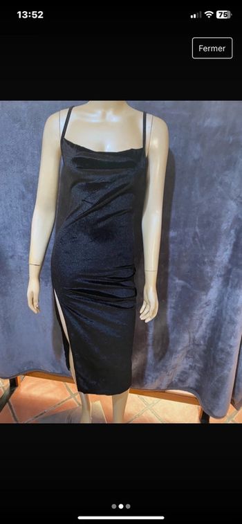 Robe noir à bretelles avec fente sur côté taille S