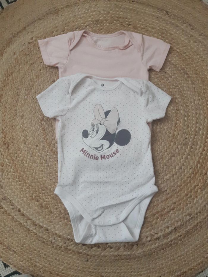 Lot de 2 bodies manches courtes 3 ans