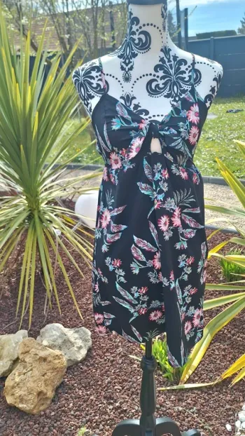 Jolie petite robe d été fleurie