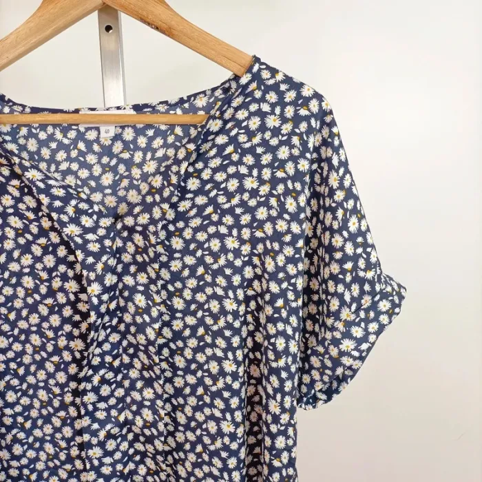 Blouse fleurie bleu marine à marguerites Jodhpur T40 en polyester fluide manches courtes A918 - photo numéro 2