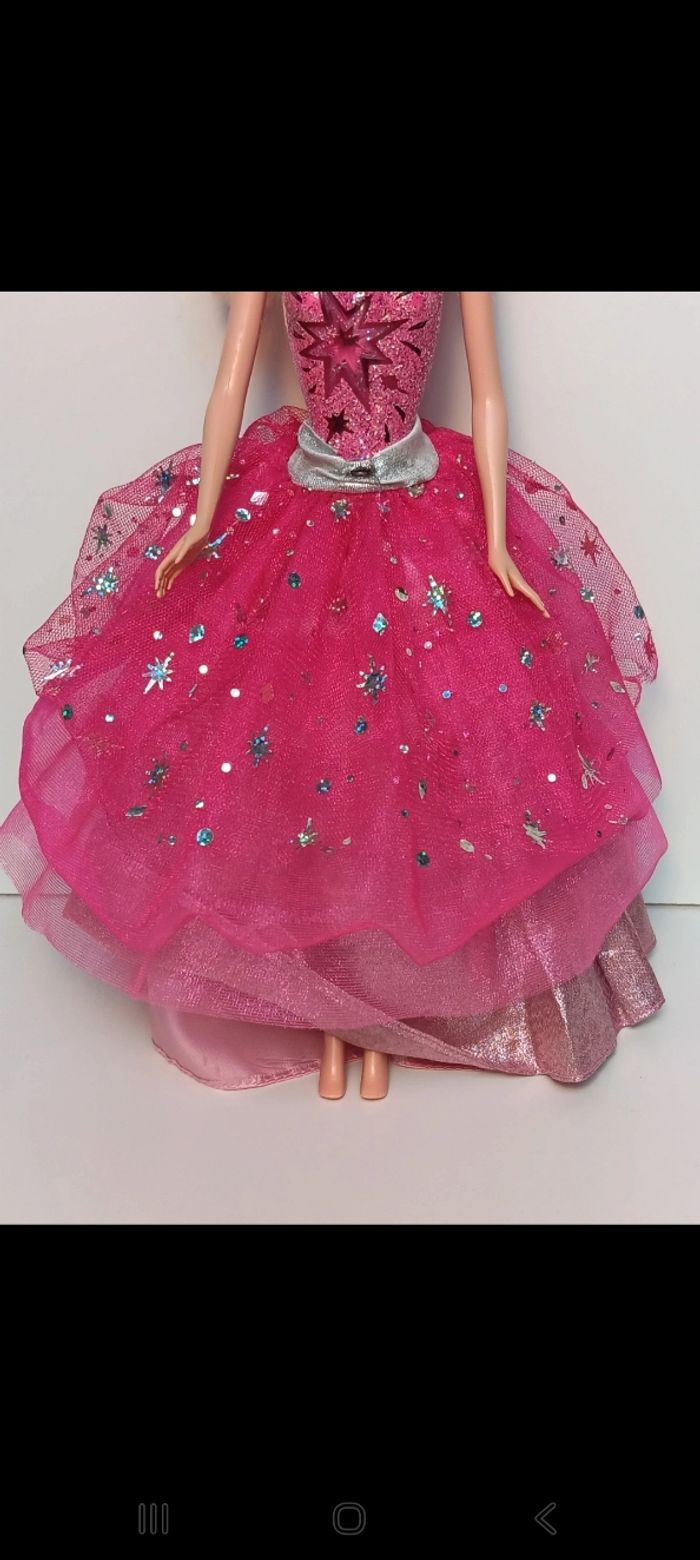 Poupée mattel Barbie A Fashion Fairytale la magie de la mode 
Poupée et ensemble compris - photo numéro 3