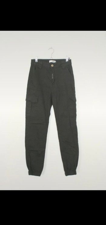 Pantalon cargo noir noté taille 36 mais taille 34 = 14 ans