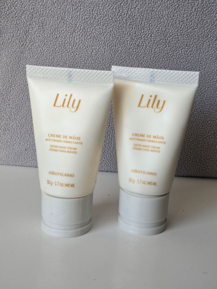 O Boticário Lily Crème pour les mains parfumée
