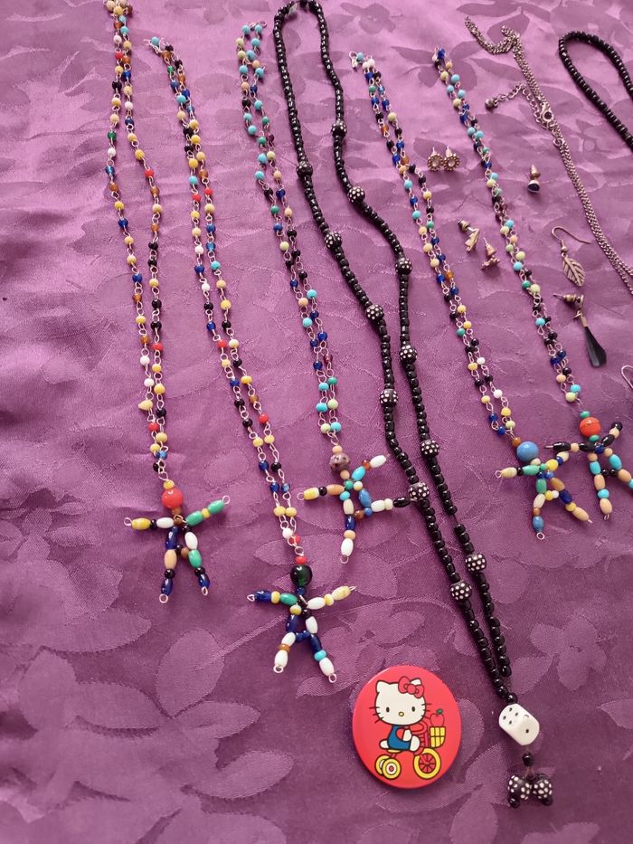 Lot hétéroclite de bijoux fantaisie - photo numéro 2