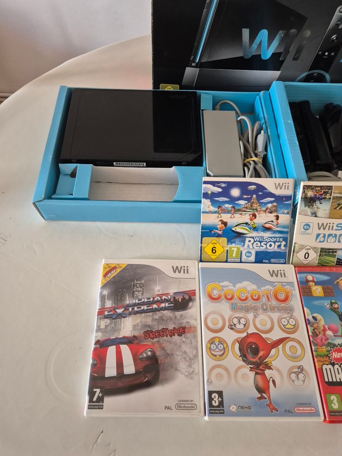 Console Nintendo wii noire en boite et jeux - photo numéro 2