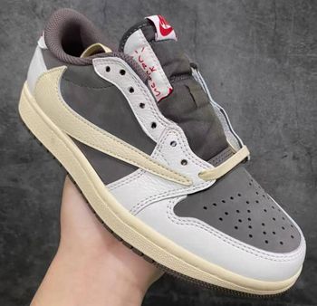 Travis Scott x Air Jordan 1 Low OG SP moka inversé