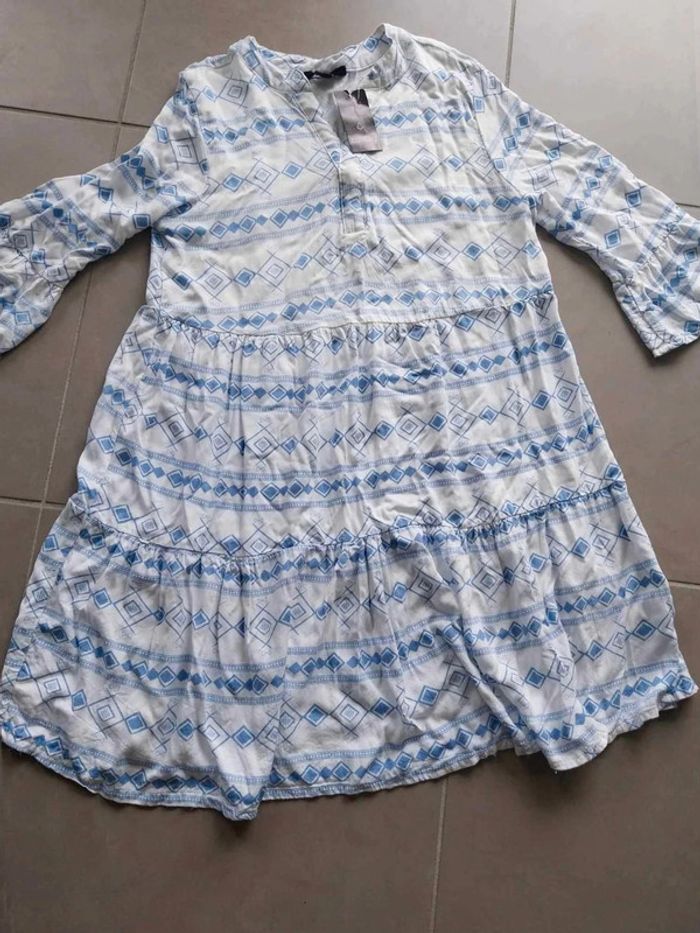 Robe  blanche et bleu T34/36