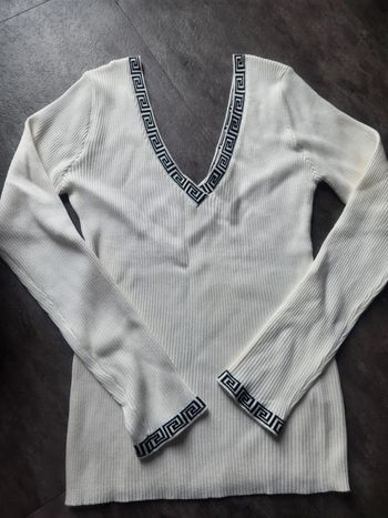 Pull blanc en V