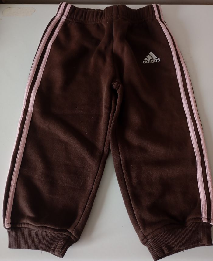 Ensemble survêtement jogging. 2 ans . Adidas. Rose  blanc marron . Coton polyester. Très bon état - photo numéro 3