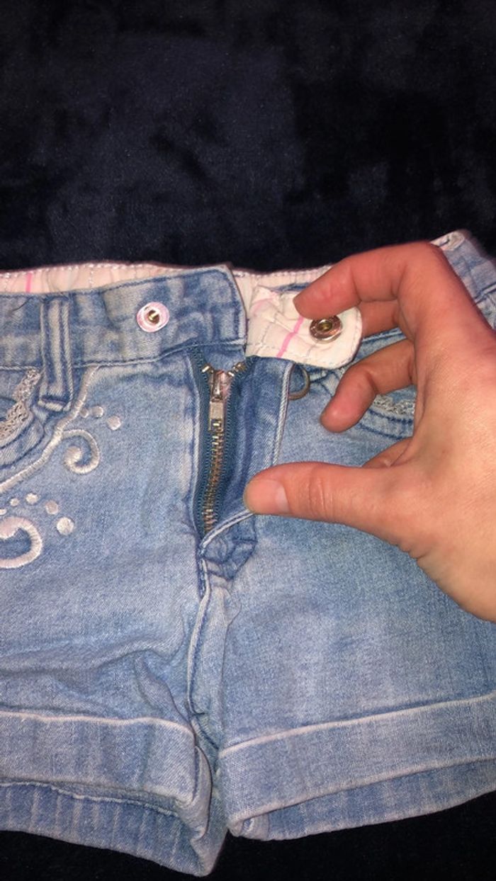 Mini short en jean 4 ans - photo numéro 2