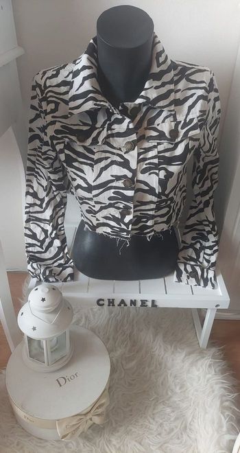 Veste courte légère zébrée noir/blanc T.S TBE 🦓