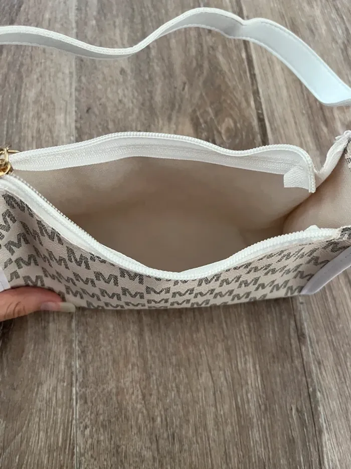 Petit sac d’épaule beige et blanc avec détaille doré - photo numéro 8