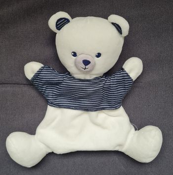 Doudou plat marionnette ours blanc- T shirt rayé blanc et bleu marine- Simba