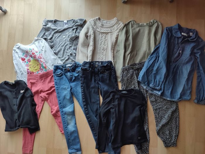 Lot vêtements fille 8 ans.