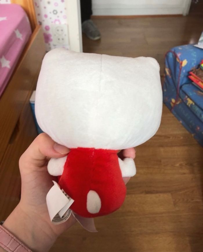 Peluche Hello Kitty rouge et blanche. - photo numéro 2