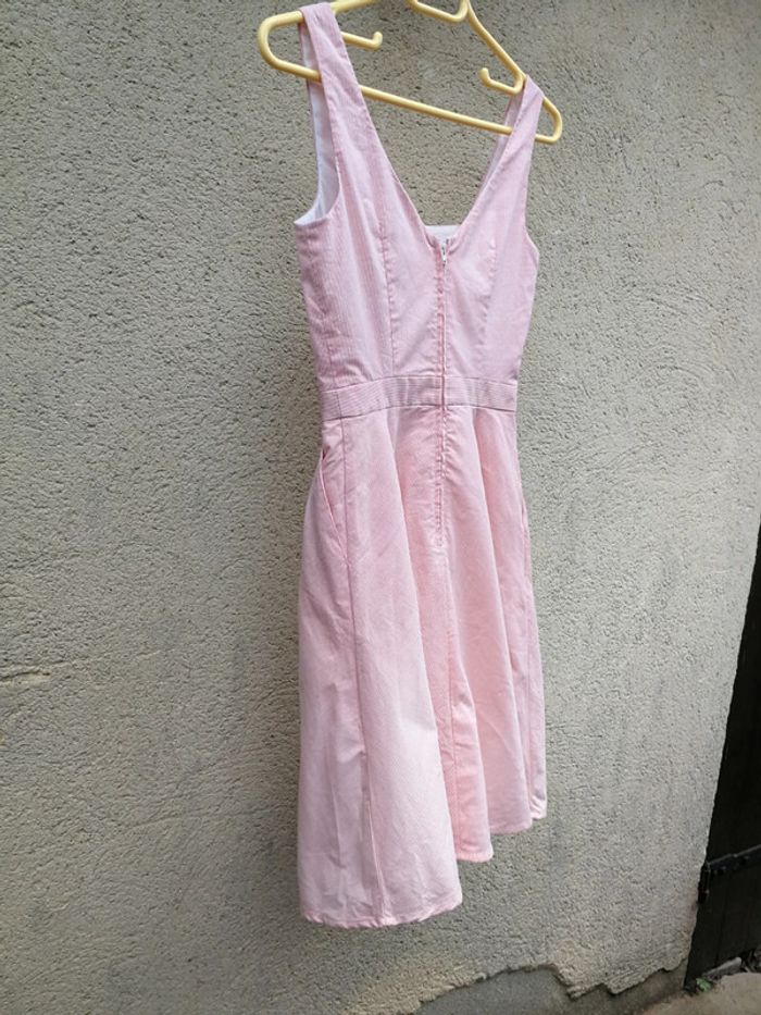 Robe à rayures fines rose et blanc coupe princesse - photo numéro 6