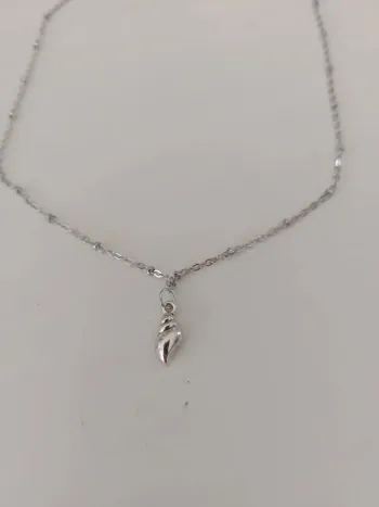 Collier pendentif coquillage argenté