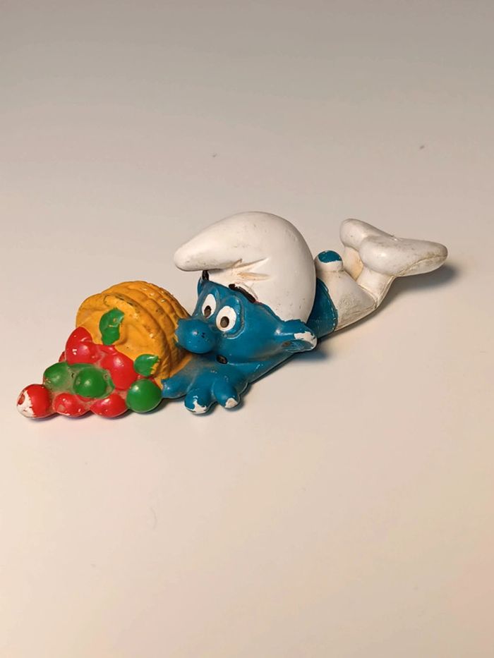 Figurine vintage 1982 Schtroumpf corbeille de fruits peyo W.germany