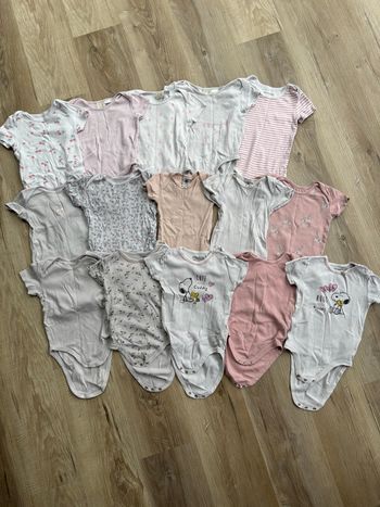 Lot 15 bodies fille taille  2-3 ans