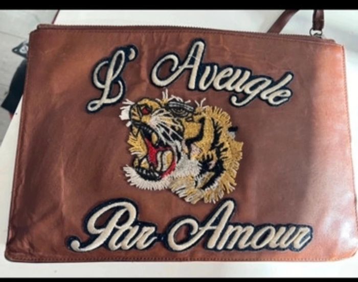 Pochette Gucci en cuir marron - "L’Aveugle par Amour" - photo numéro 10