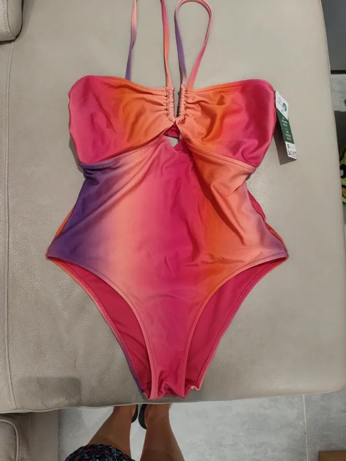 Maillot de bain neuf 95C