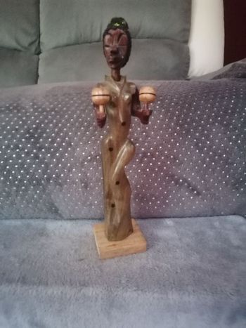Joli statuette en bois africaine parfaite état