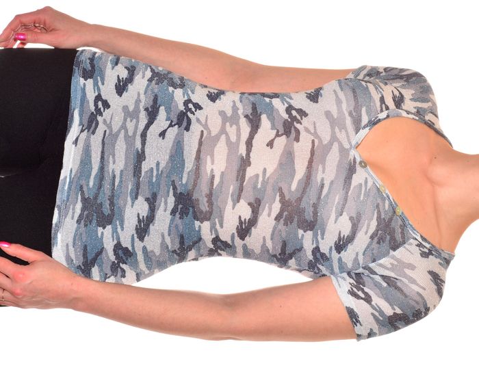 tshirt fin motif armée gris bleu col V ajusté taille M - photo numéro 3