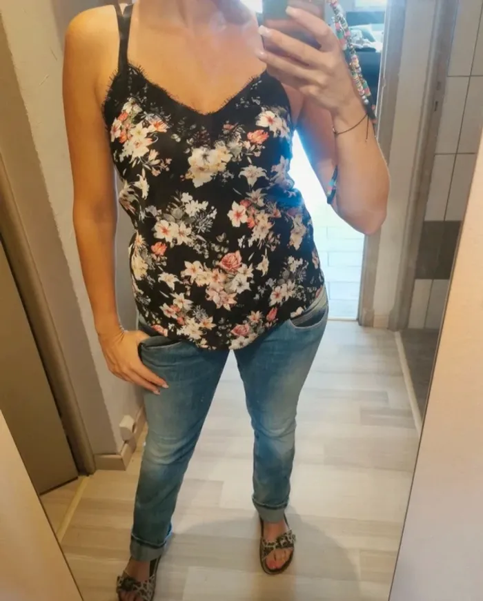 Debardeur fleuri effet soie taille 36/38