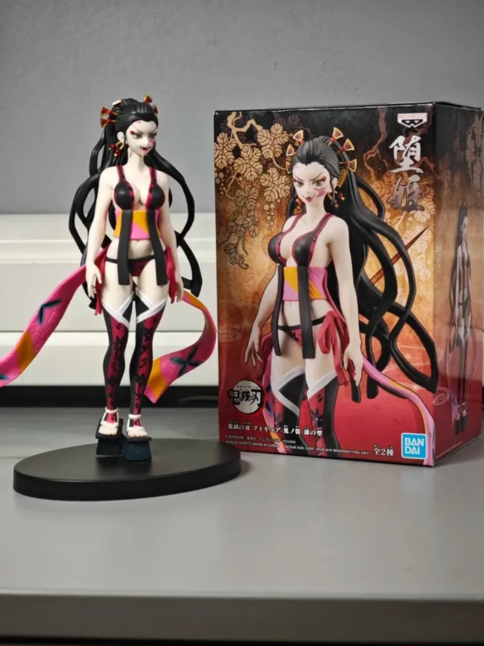Figurine Demon Slayer / Kimetsu no Yaiba : Daki Bandai Banpresto 18cm avec boîte