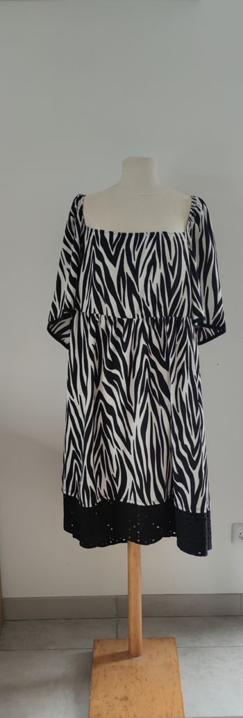 Robe couleur noir et blanche stylé zebré marque Primark taille 2XL