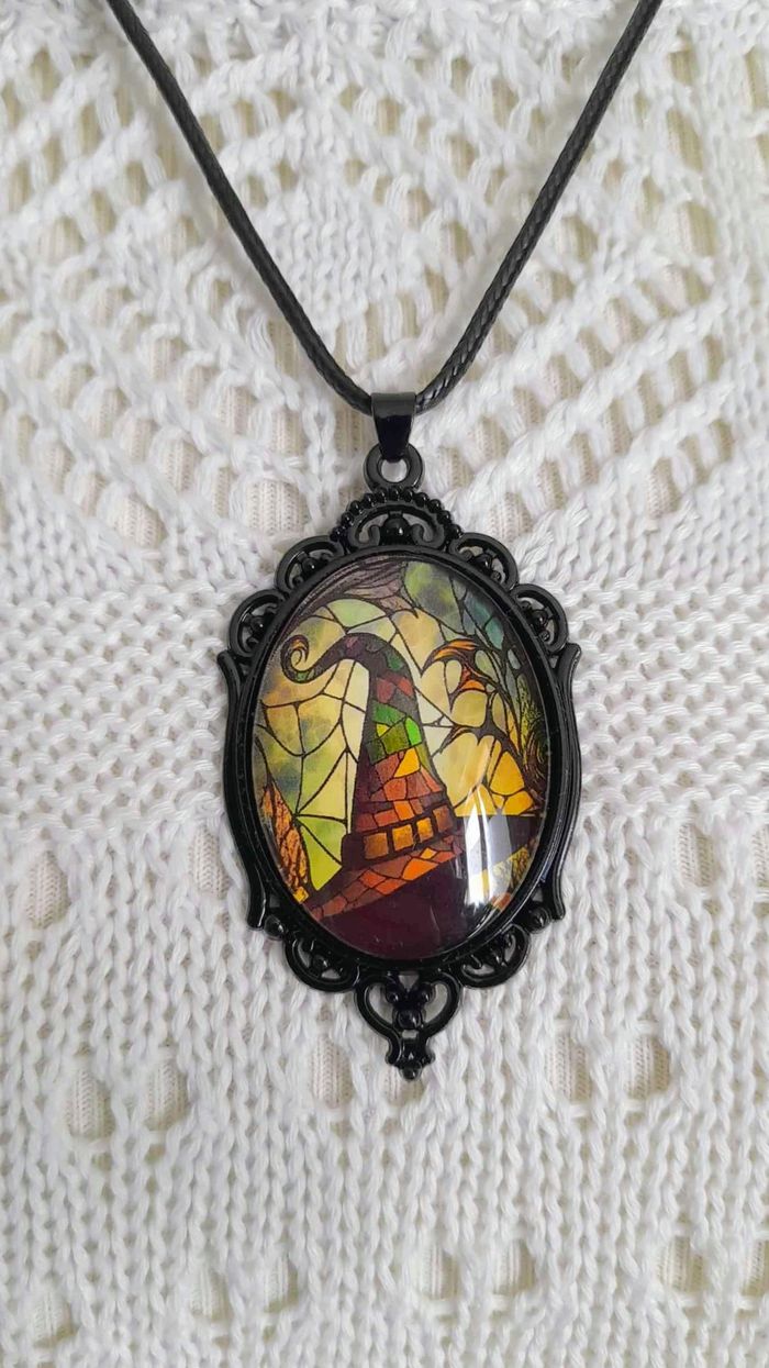 Bijoux Halloween | Collier avec pendentif ovale en résine - photo numéro 2